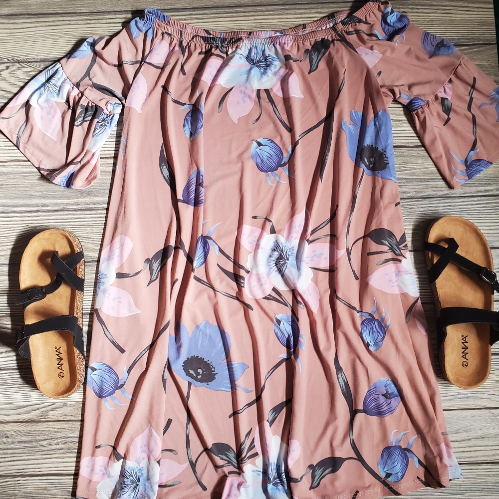 Last Small  Blush Floral Dress - Picture 4 of 5